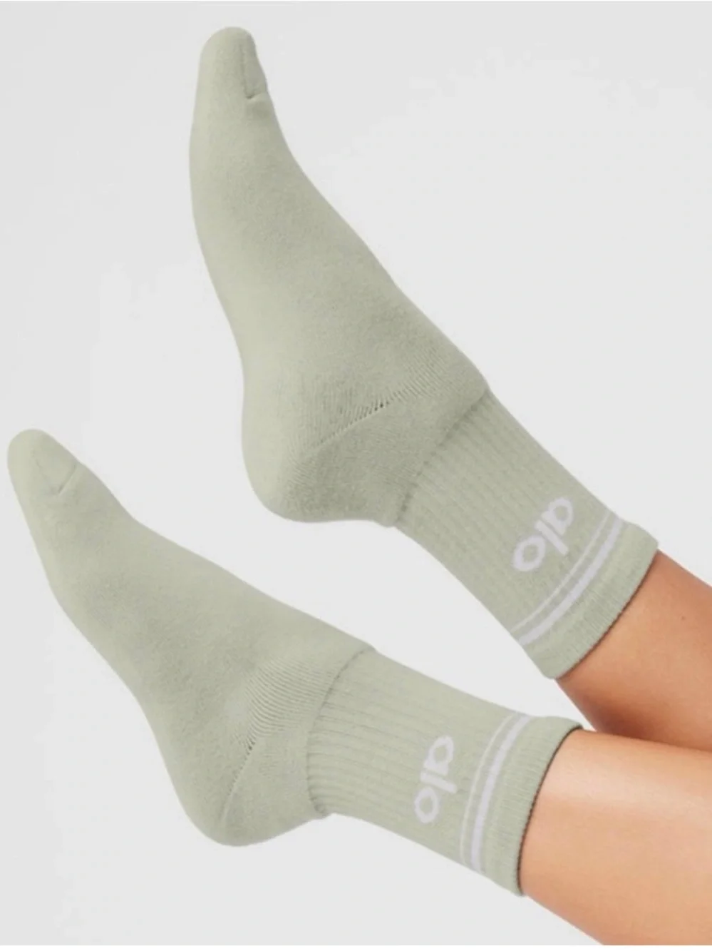Alo Limited Edition in Limestone/ White Unisex Size M Throwback Crew Socks NWT
